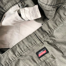 Load image into Gallery viewer, Dickies Shorts W40