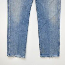 Load image into Gallery viewer, Wrangler Jeans W35 L34