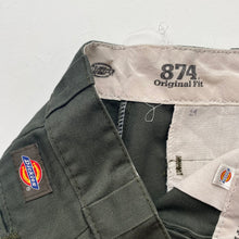 Load image into Gallery viewer, Dickies 874 Shorts W29