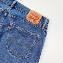 Load image into Gallery viewer, Levi’s 505 Shorts W36