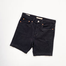 Load image into Gallery viewer, Levi’s Denim Shorts W27