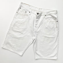 Load image into Gallery viewer, Levi’s 569 Denim Shorts W36