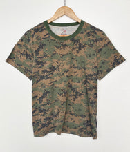 Load image into Gallery viewer, Camo T-shirt (XS)