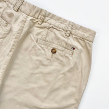 Load image into Gallery viewer, Tommy Hilfiger Shorts W38