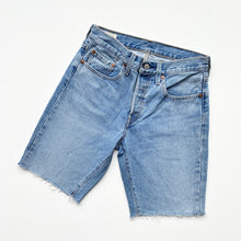 Load image into Gallery viewer, Levi’s 501 Shorts W27