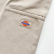 Load image into Gallery viewer, Dickies Shorts W36