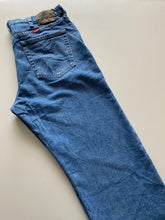 Load image into Gallery viewer, Wrangler Jeans W36 L29