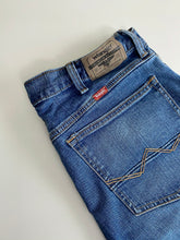 Load image into Gallery viewer, Wrangler Jeans W34 L34