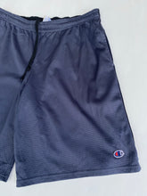 Load image into Gallery viewer, Champion shorts (M)