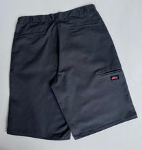 Load image into Gallery viewer, Dickies Shorts W36
