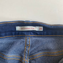 Load image into Gallery viewer, Levi’s 312 W28 L30