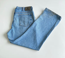 Load image into Gallery viewer, Wrangler Jeans W36 L30