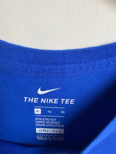 Load image into Gallery viewer, Nike T-shirt (XL)