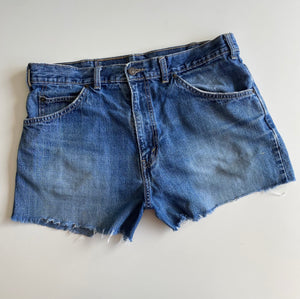 90s Levi’s high waisted shorts