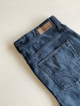 Load image into Gallery viewer, DKNY Jeans W32 L30