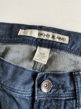 Load image into Gallery viewer, DKNY Jeans W32 L30
