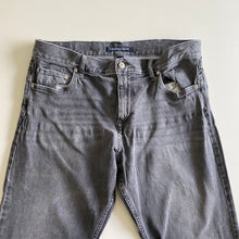 Load image into Gallery viewer, Calvin Klein Jeans W36 L30