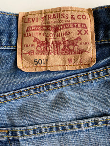 90s Levi’s high waisted shorts