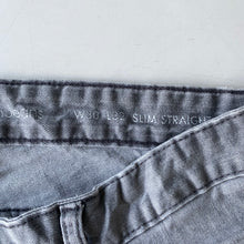 Load image into Gallery viewer, Calvin Klein Jeans W30 L32