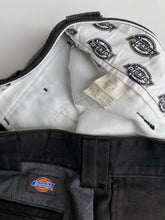 Load image into Gallery viewer, Dickies Shorts W32