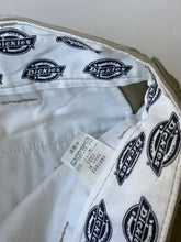 Load image into Gallery viewer, Dickies Shorts W32