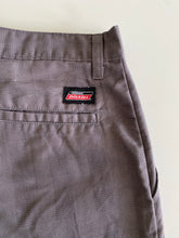 Load image into Gallery viewer, Dickies Shorts W34