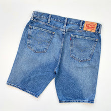 Load image into Gallery viewer, Levi’s 505 Shorts W38