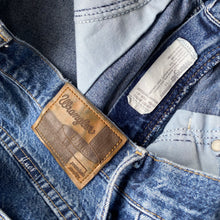 Load image into Gallery viewer, 90s Wrangler Denim Shorts W28