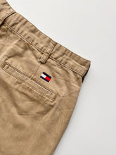 Load image into Gallery viewer, 90s Tommy Hilfiger Shorts W36