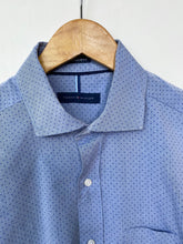 Load image into Gallery viewer, Tommy Hilfiger shirt (M)