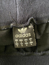 Load image into Gallery viewer, Adidas shorts (M)