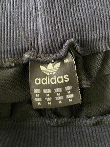 Adidas shorts (M)