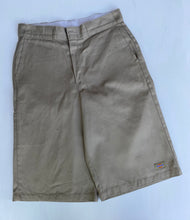 Load image into Gallery viewer, Dickies Shorts W32