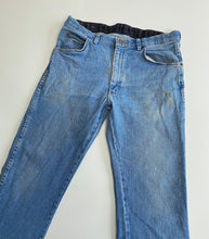 Load image into Gallery viewer, Wrangler Jeans W34 L29