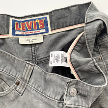 Load image into Gallery viewer, Levi’s Corduroy Shorts W40