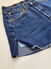Load image into Gallery viewer, 90s Levi’s Shorts