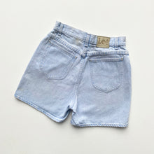 Load image into Gallery viewer, 90s Lee Denim Shorts W26