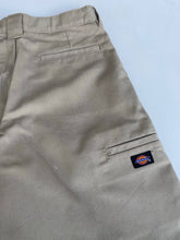 Load image into Gallery viewer, Dickies Shorts W24