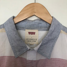 Load image into Gallery viewer, Levi’s shirt (L)