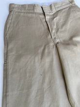 Load image into Gallery viewer, Dickies Shorts W32