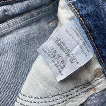 Load image into Gallery viewer, Wrangler Jeans W35 L32