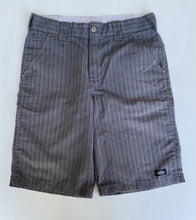 Load image into Gallery viewer, Dickies Shorts W32