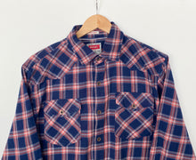 Load image into Gallery viewer, Wrangler Flannel shirt (M)