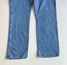 Load image into Gallery viewer, Wrangler Jeans W34 L30