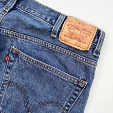 Load image into Gallery viewer, Levi’s 505 Shorts W38