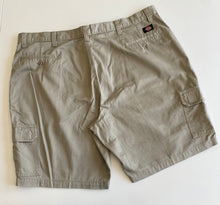 Load image into Gallery viewer, Dickies Cargo Shorts W42