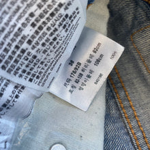 Load image into Gallery viewer, Levis 569 Shorts W36