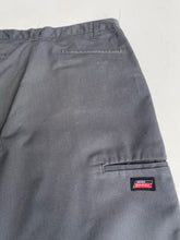Load image into Gallery viewer, Dickies Shorts W36