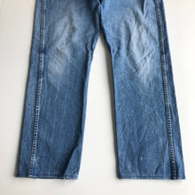 Load image into Gallery viewer, Wrangler Jeans W38 L30