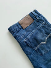 Load image into Gallery viewer, Guess Jeans W30 L32